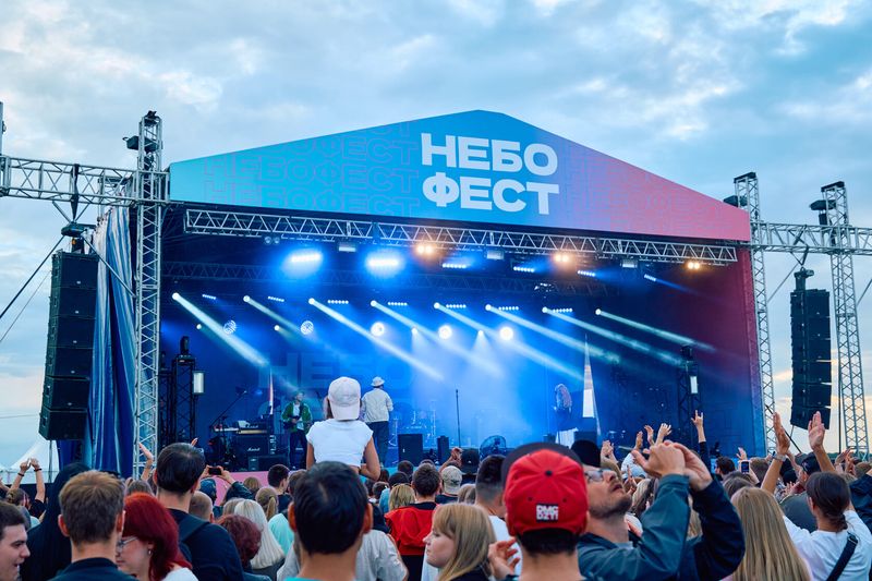 Главная сцена днём